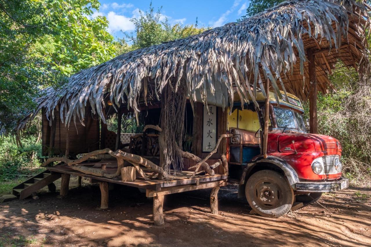 Banyan Camp Villa Hambegamuwa Buitenkant foto