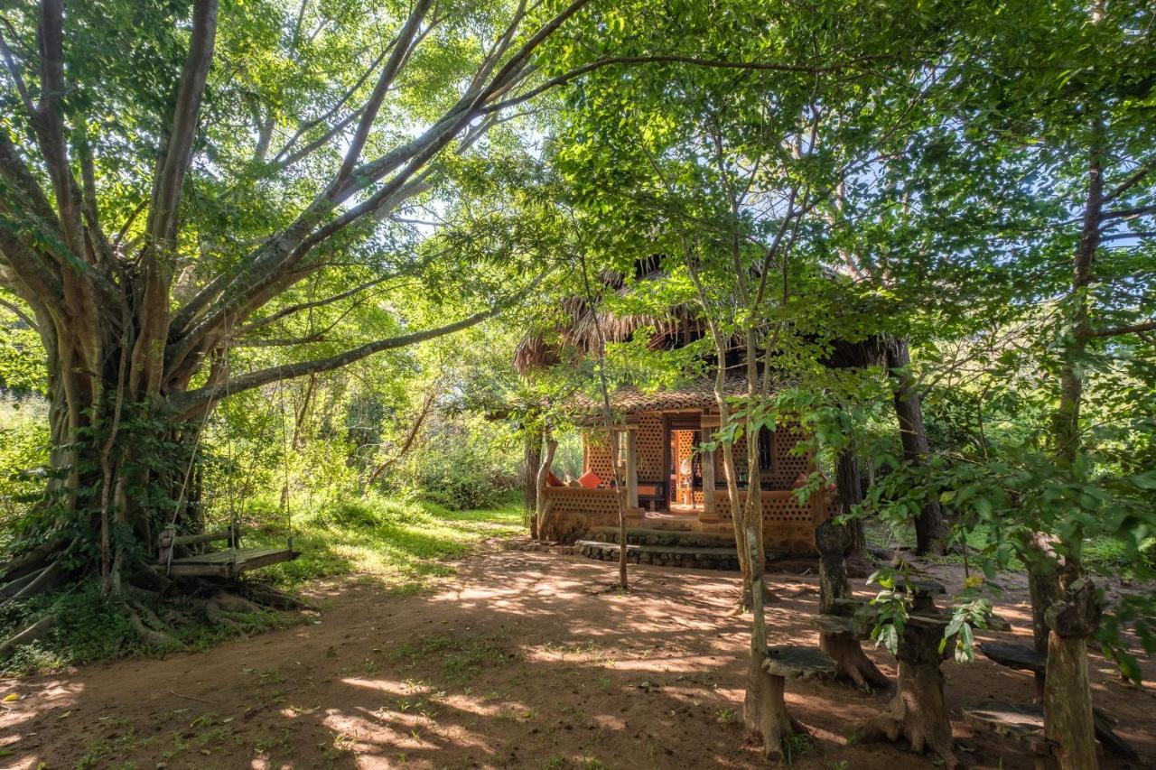 Banyan Camp Villa Hambegamuwa Buitenkant foto